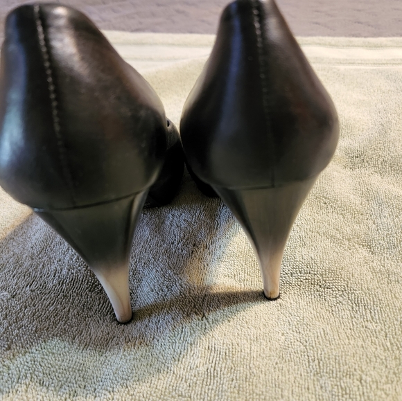 Jessica Simpson peep toe with two tone heel - Picture 3 of 8